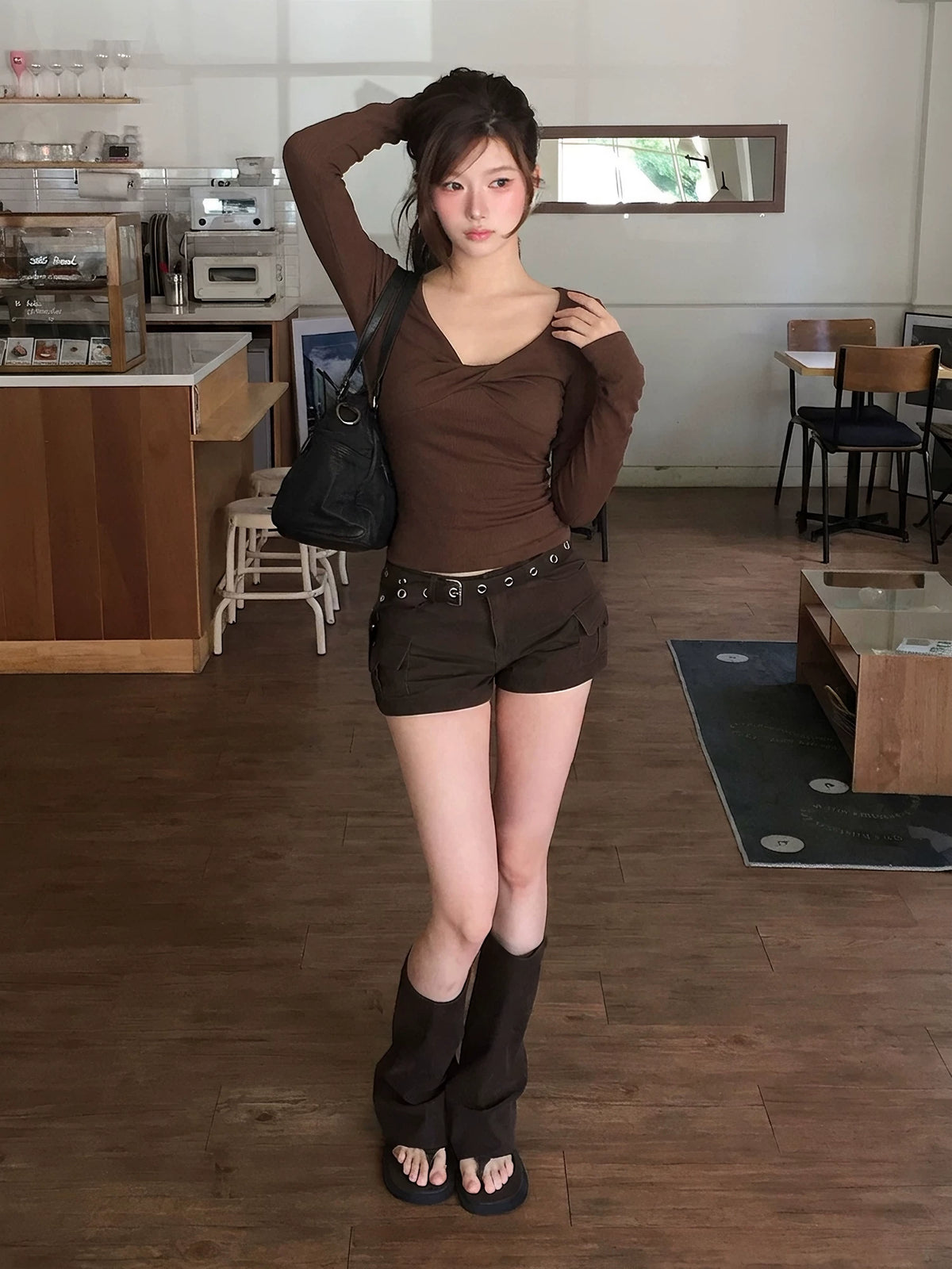 VネックツイストショルダーロングTシャツ